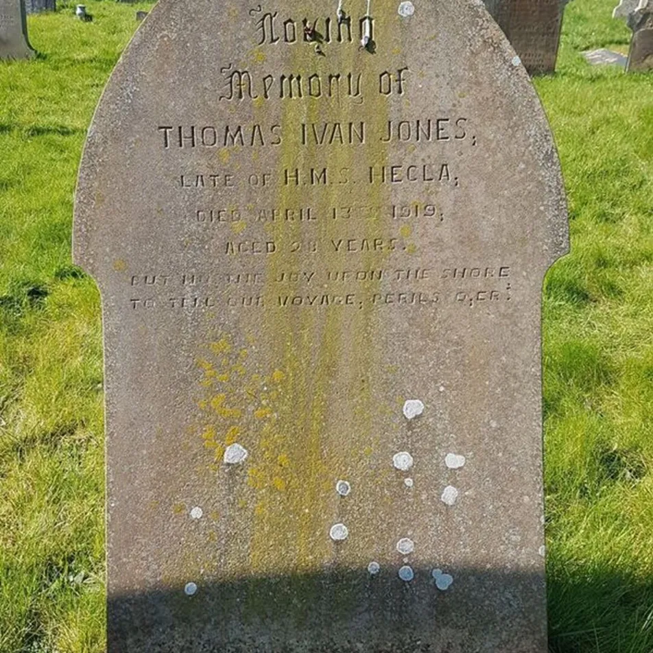 Thomas Ivan Jones' Grave