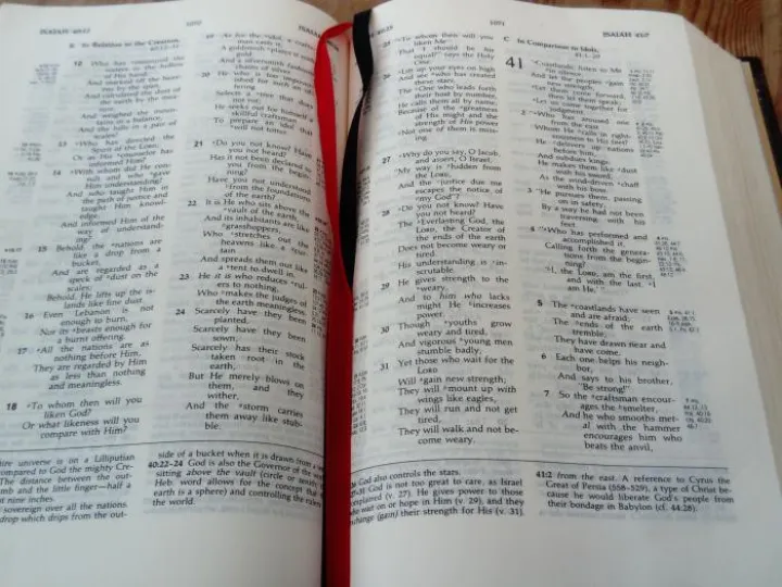 Bible &ndash; open
