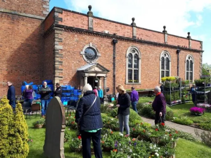 Image: plantsale20190504_101011