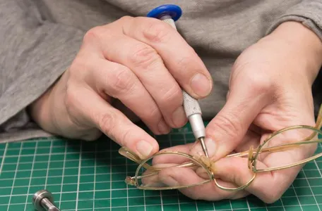 Inspecting broken spectacles
