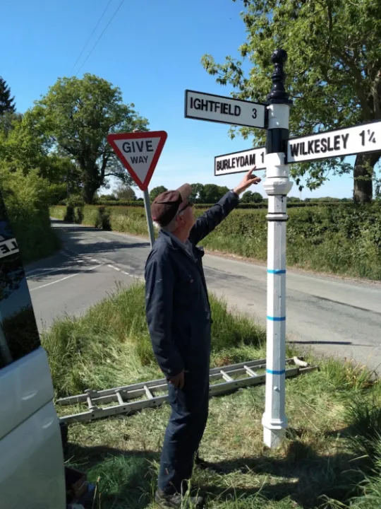 Fingerpost 2
