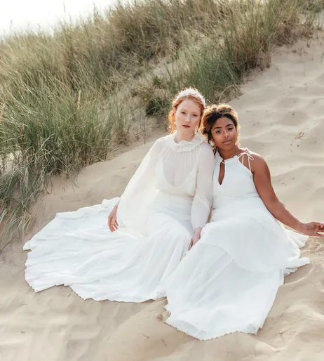 Dunes couple beach wedding L