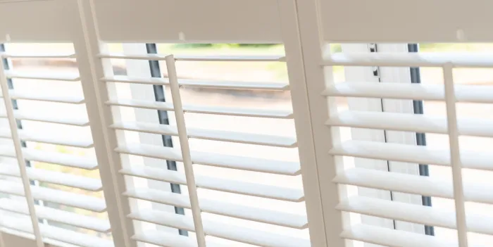 Shutter blind in white