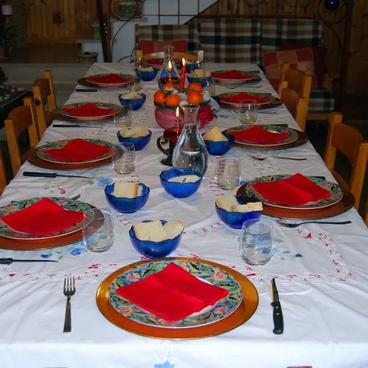 table-540064_1280