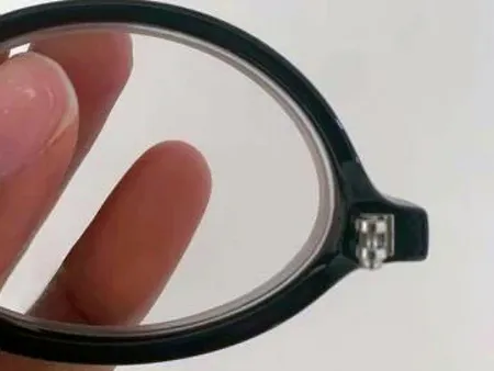 Broken hinge on eyewear