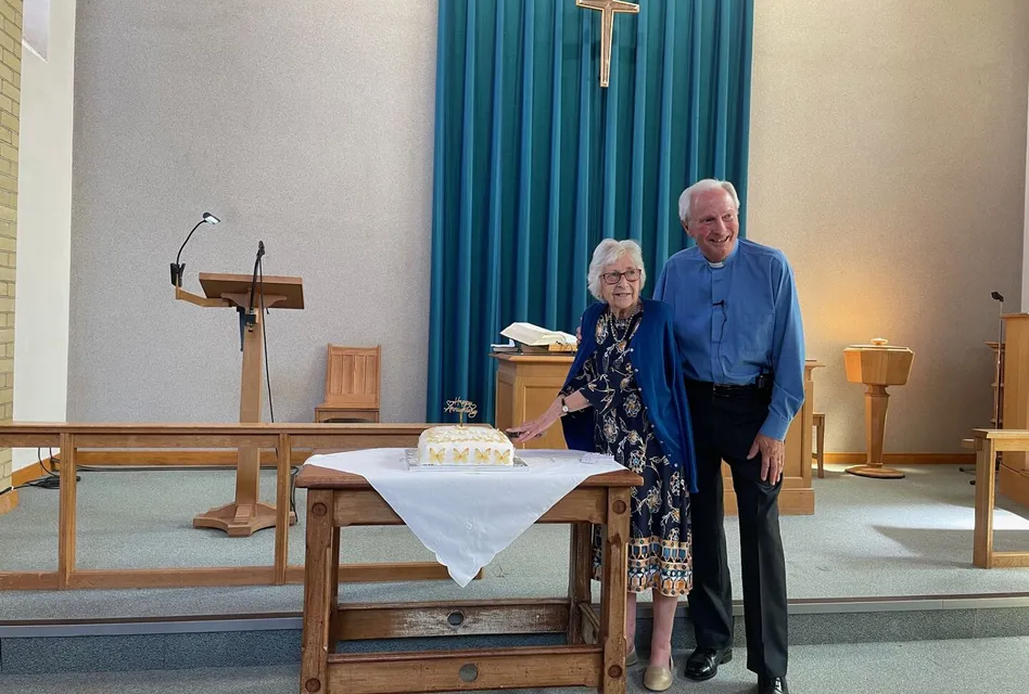 Gill and Rev. David Coote cutting cake
