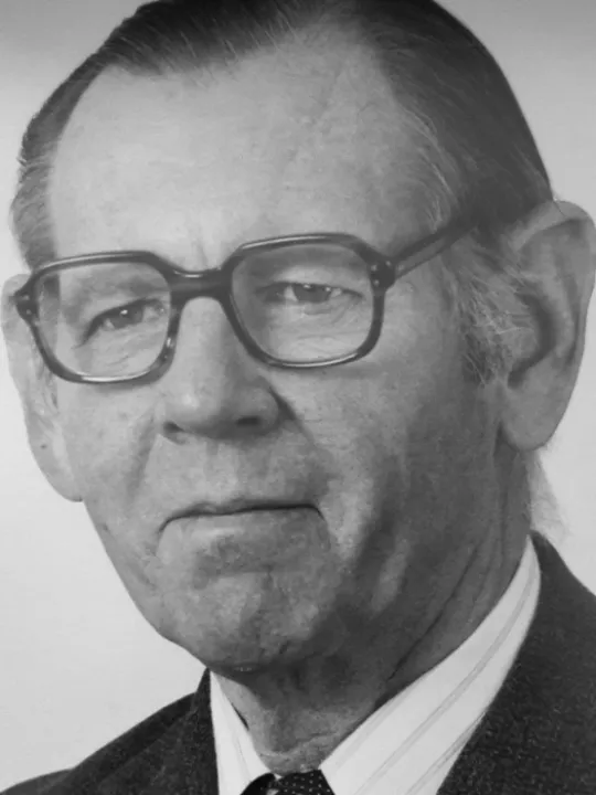 Dr Philip Handfield Jones