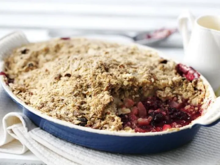 apple-and-blackberry-crumble