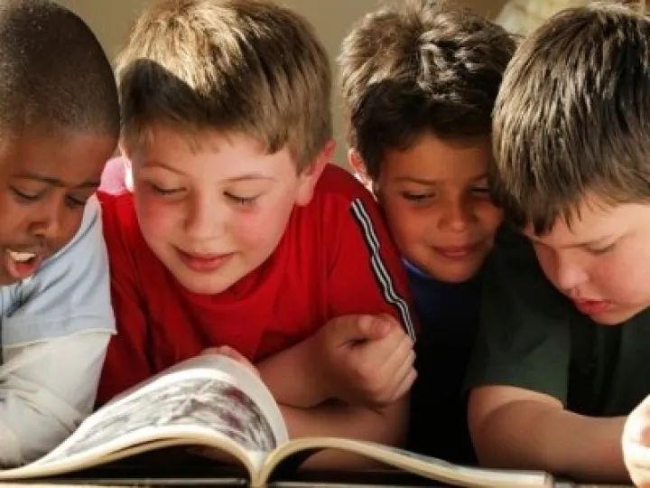 Children_reading 02