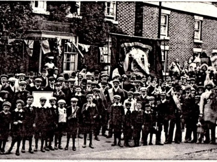 Shepherds Club Outside Rode House 1907