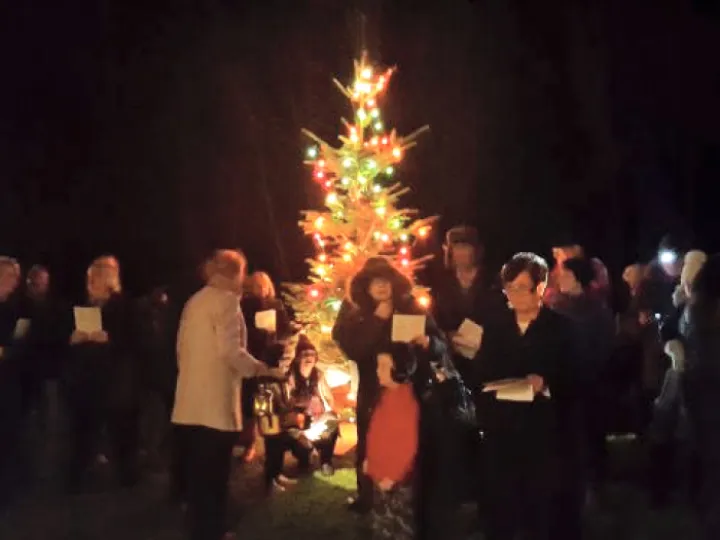 carols-round-the-tree-2015-002aC