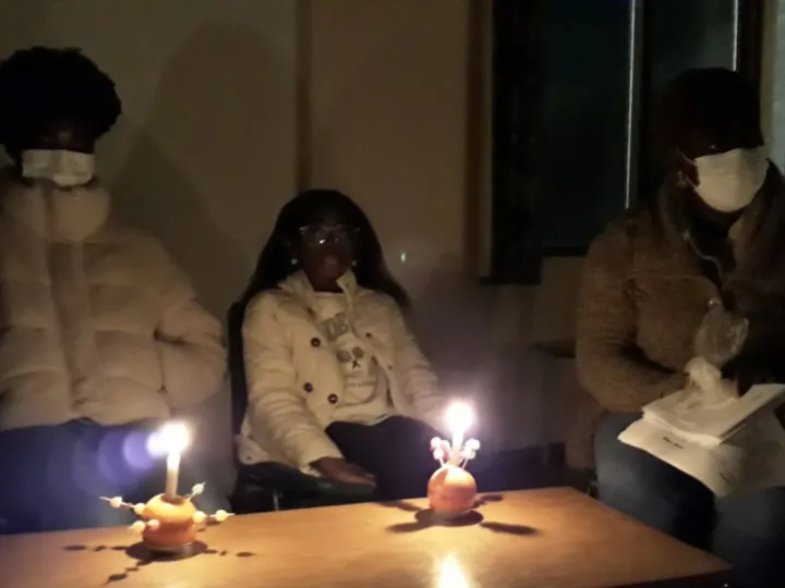 2021-12-12 Christingle kids at church 4