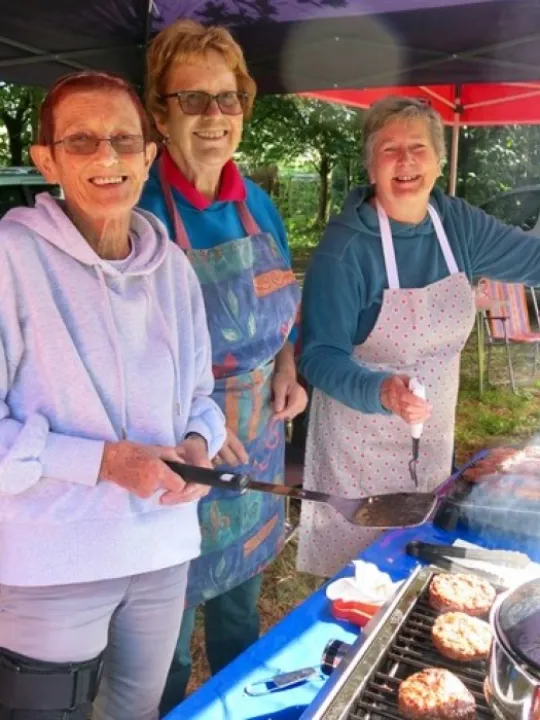 Apple pressing – Hot Dog? Burger?