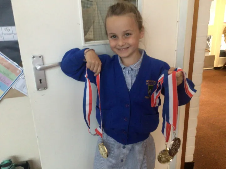 2DE12BF1-E85C-4034-BB35-3384ECDF4325