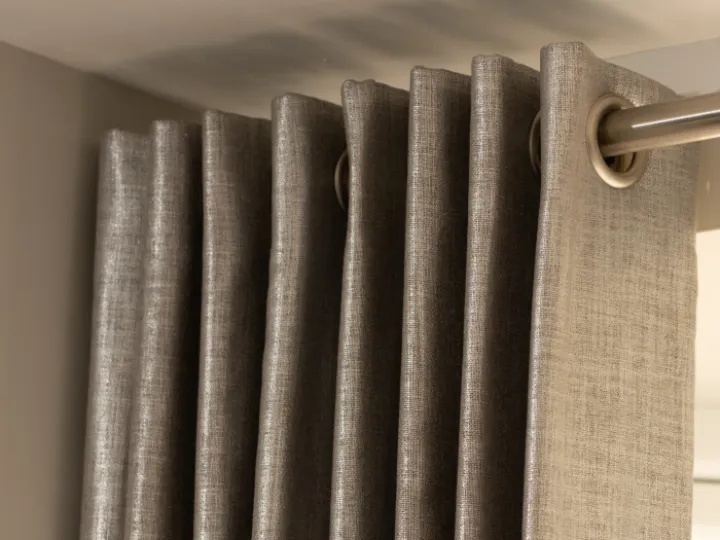 Eyelet curtains in grey
