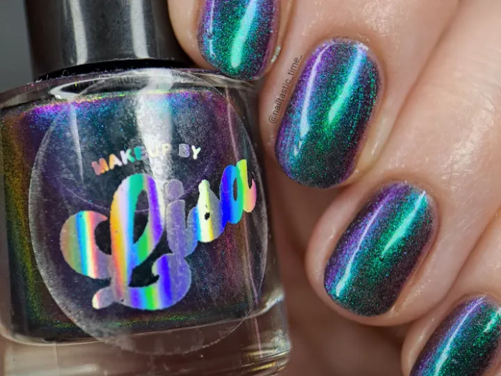 Galaxy magnetic nail polish