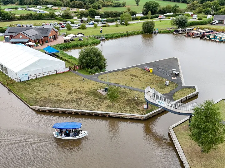 Audlem Lass approaches Overwater Marina and Cafe at Bridge 80