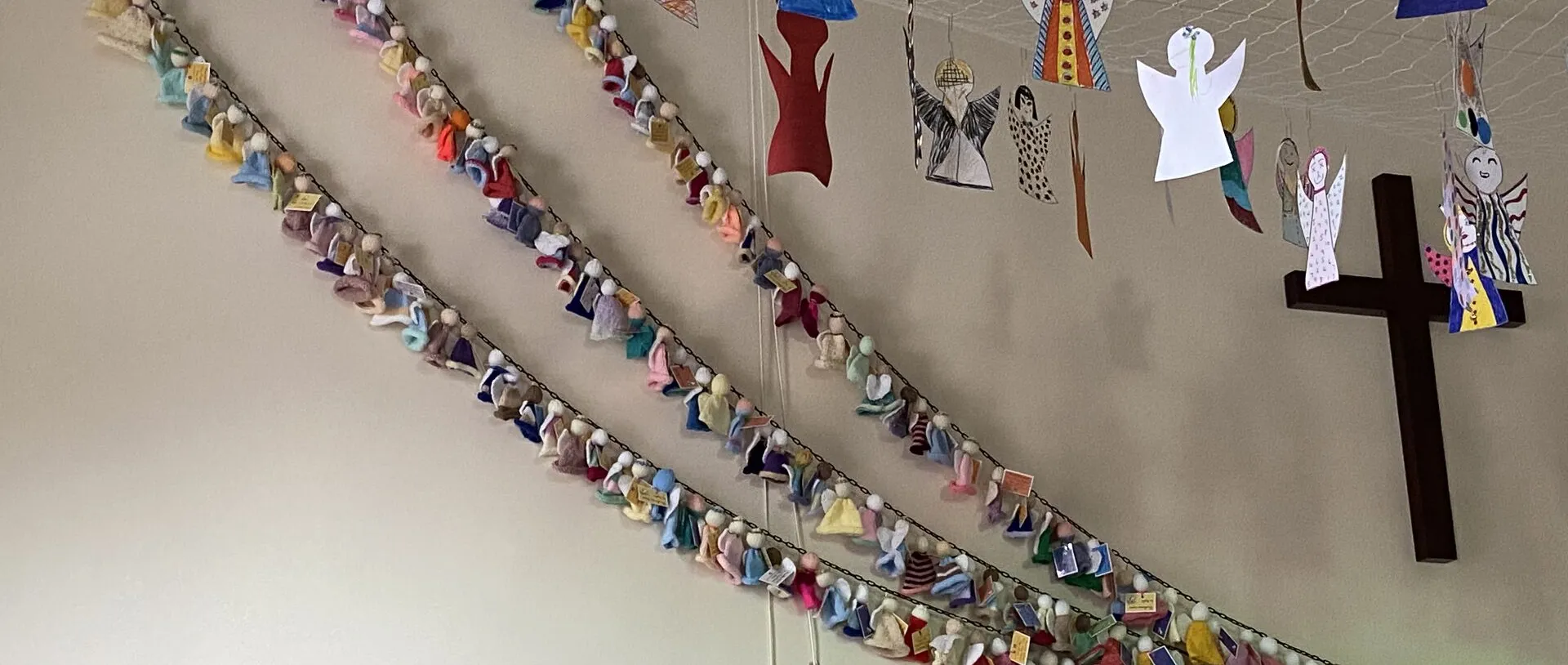 Wall Angels 01