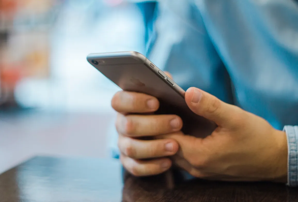 Using a smartphone to control curtains and blinds