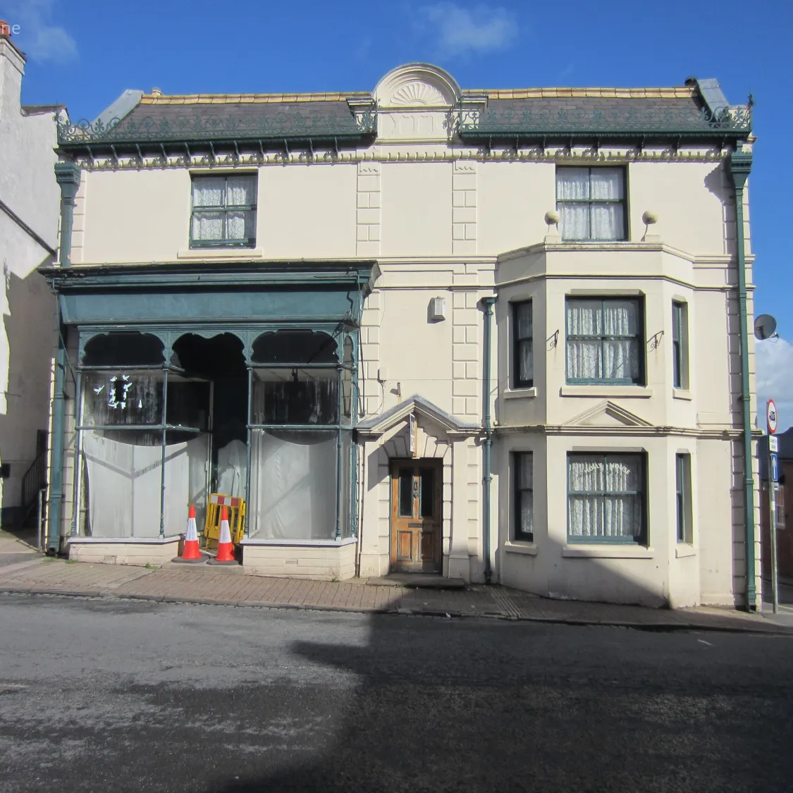 Pet Shop & Holly House