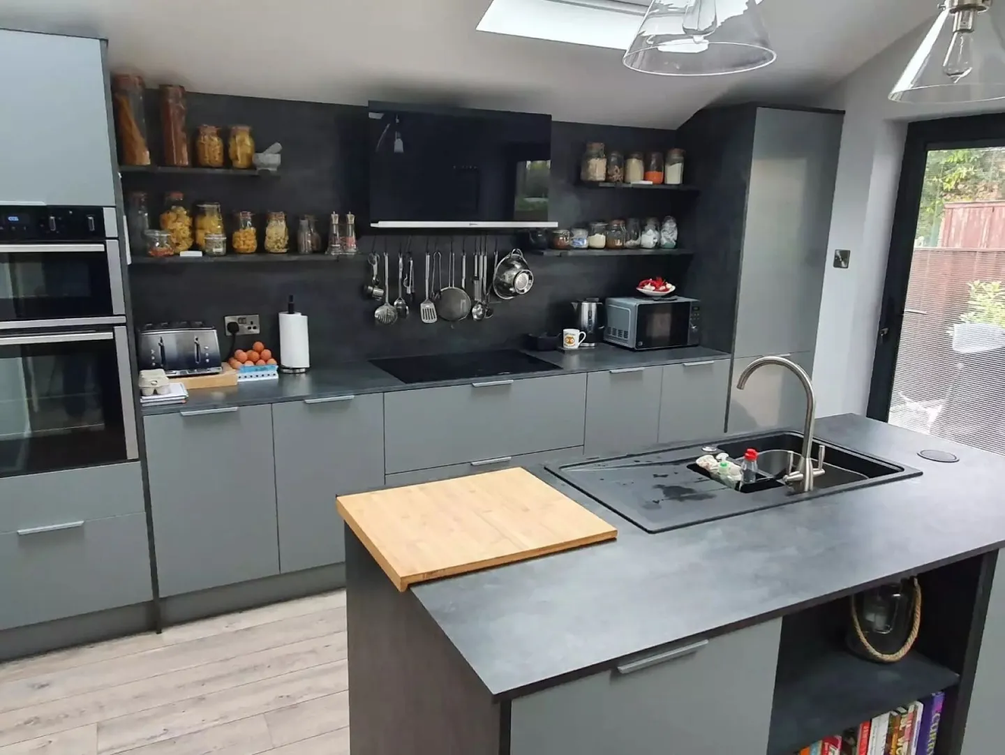 Dark Kitchen 2