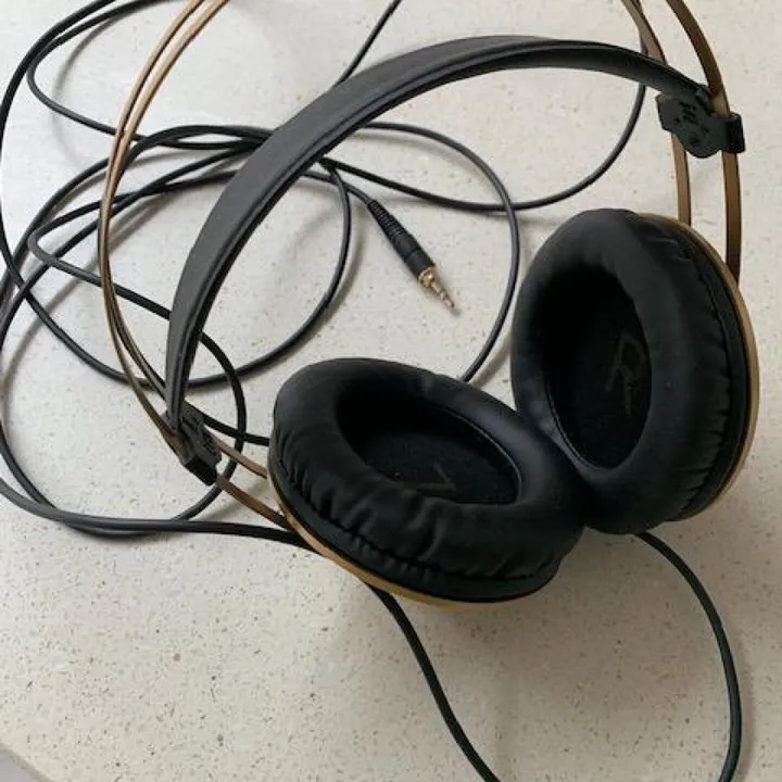 Headphones &ndash; Items for sale