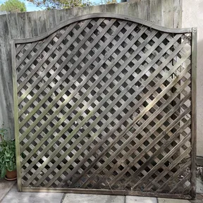 Trellis panel &ndash; Items free to a good home!