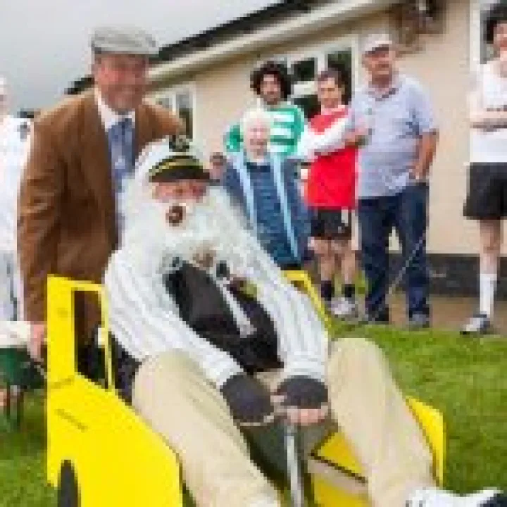 Wheelbarrow Race 02