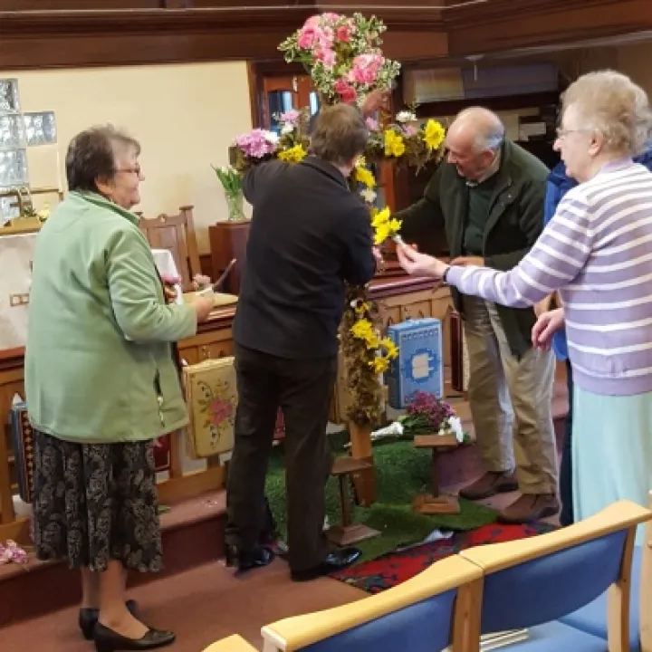 Easter 2016 &ndash; Dressing the Cross