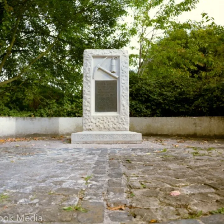 Minnie Pit Memorial