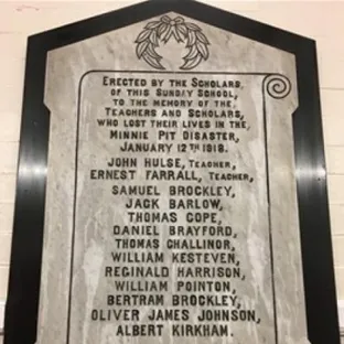 Minnie Pit plaque 2