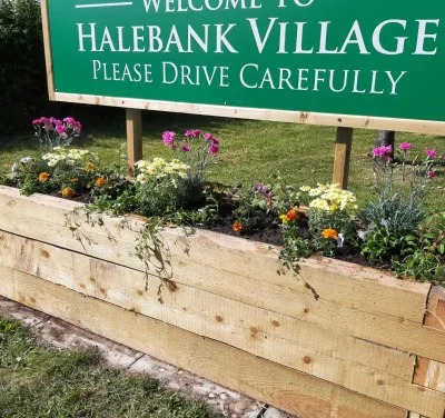 Planter Hale Gate Road