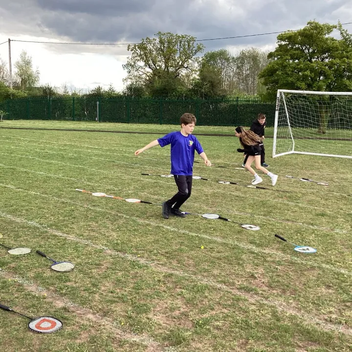 PE badminton