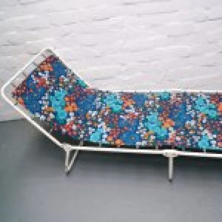 Vintage Actually – flower lounger