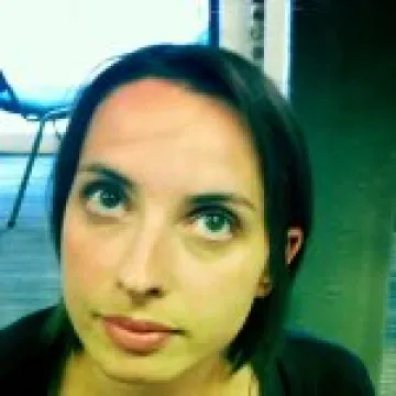 Laura Lindow Headshot