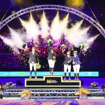 Liv Int Horse Show 0770 podium lo