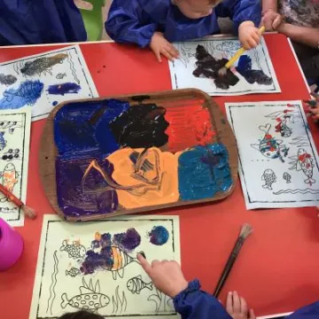 Children painting 2
