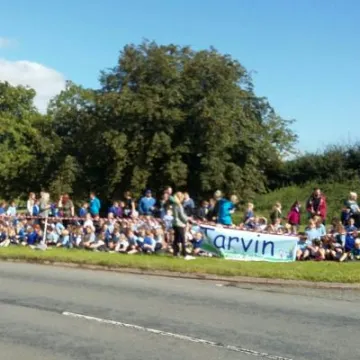OVO Tour Tarvin Primary School Children Ready to Cheer 20190911_124253-1_resized_1