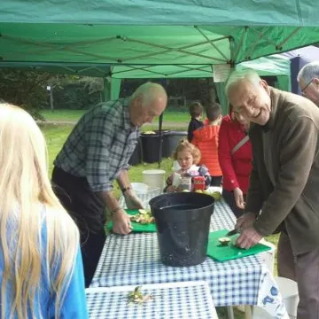 WTAP Oct 2019 Chopping the Apples 20191005_132939-1_resized[79639]