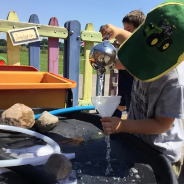 Image: 65253418-6426-4ADF-91A4-555CDEE963A3