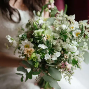 wedding flowers, bride