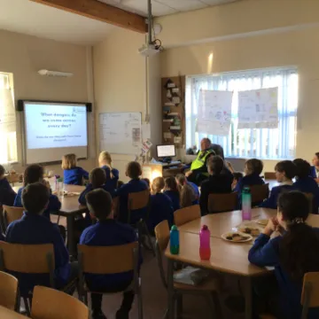 F9A2DEB6-D6A0-4EDB-BE23-3A3F4667E7A2