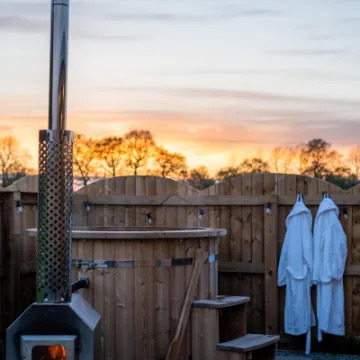 Overwater Luxury Glamping Hodnet Hot Tub 2