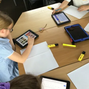 DEB438D9-58B3-47EB-B928-0B8409331CD5