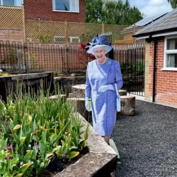 The Queen & the Garden
