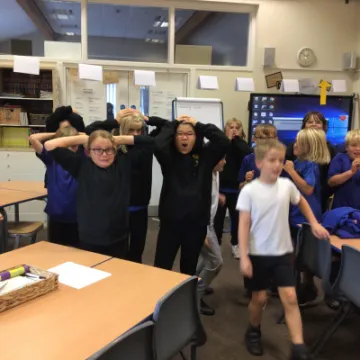 DB657E07-00D2-4C35-A13B-14006AE618E3