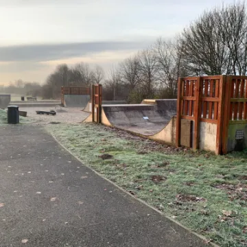 Edwinstowe skatepark approach path