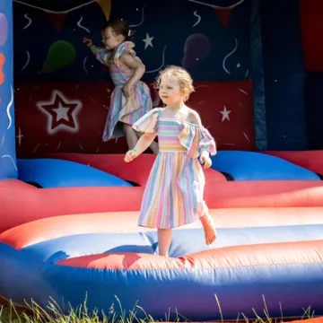 jurassic-bouncy-castle