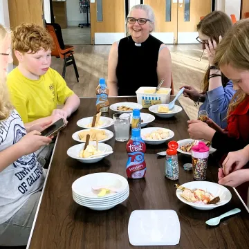 2025 04 &ndash; Icecream With Rev Rachel Bending