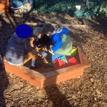 E5a5b615-C91f-423b-Bb06-0f9a6f6af75b